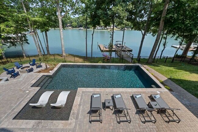 Building Photo - Northshore Landing