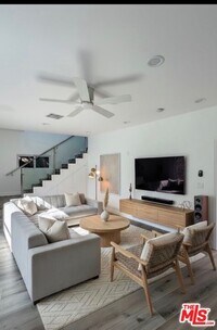 Building Photo - 2041 Linnington Ave