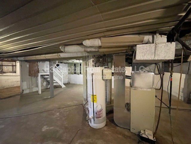 Building Photo - 706 W Johnson St