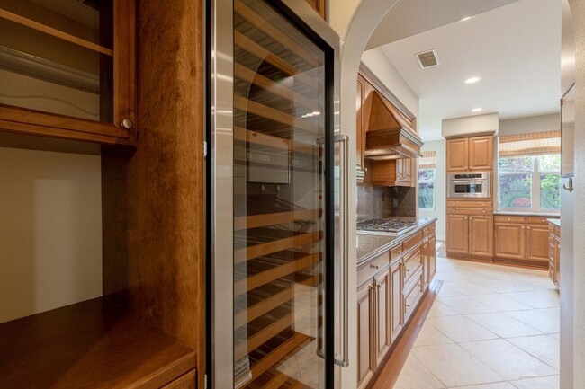 Building Photo - 935 Heron Cir