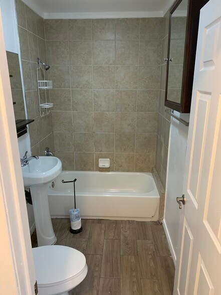 2nd Bath/Guest Bath - 526 Brooks Ave
