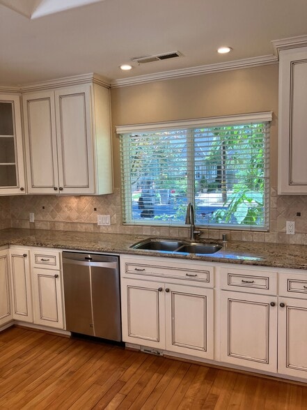 Building Photo - 1466 Iris Ct