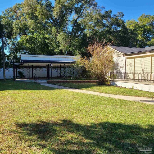 Building Photo - 1301 W Lee St