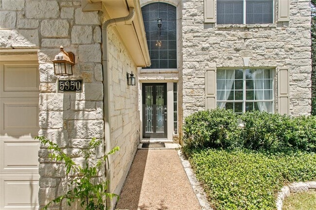 Building Photo - 5950 Mesa Verde Cir