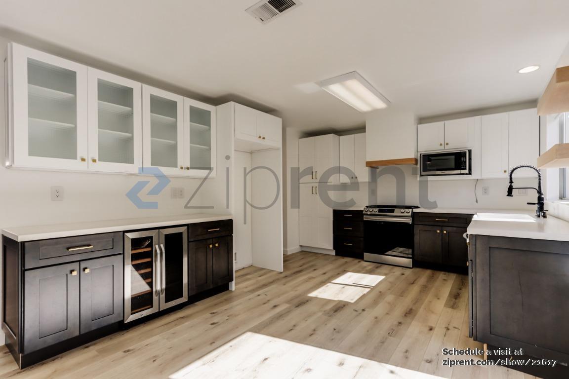 Building Photo - 741 Vinca Ct
