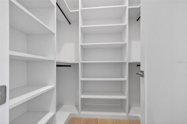 Building Photo - 16130 Pendio Dr