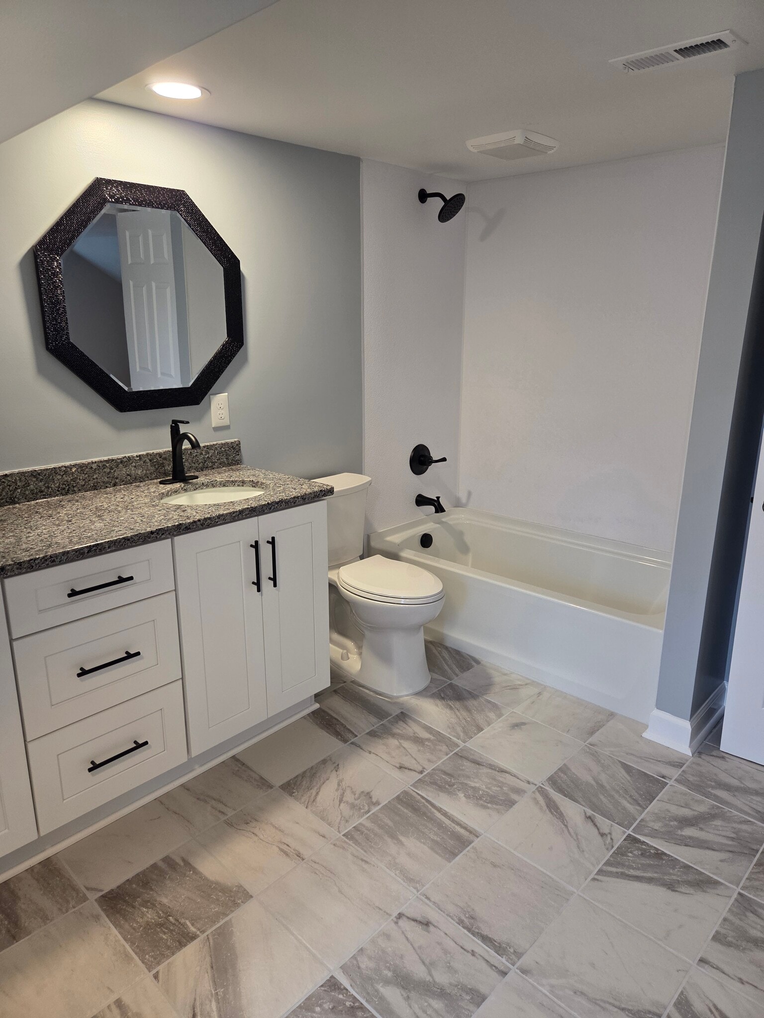 Building Photo - 415 Ford St