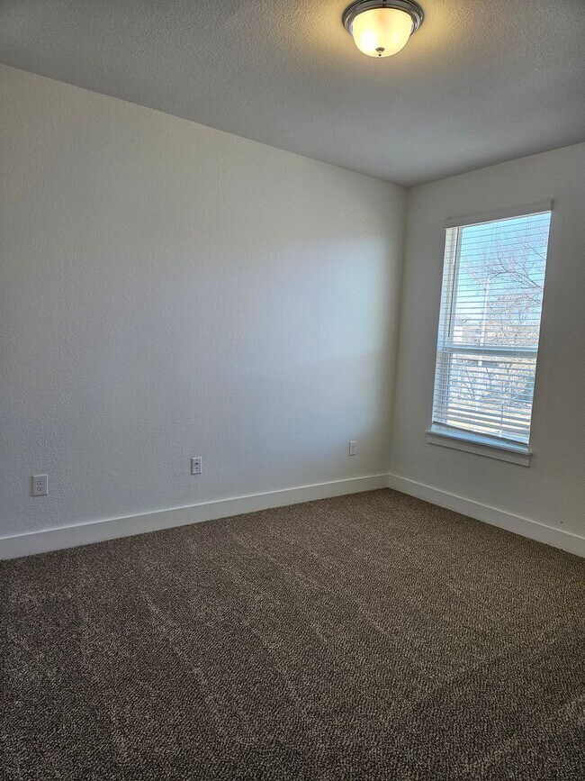 Building Photo - Modern 3/2.5 Condo in Northeast Austin | Built 2023 | Near Samsung & Parmer Lane