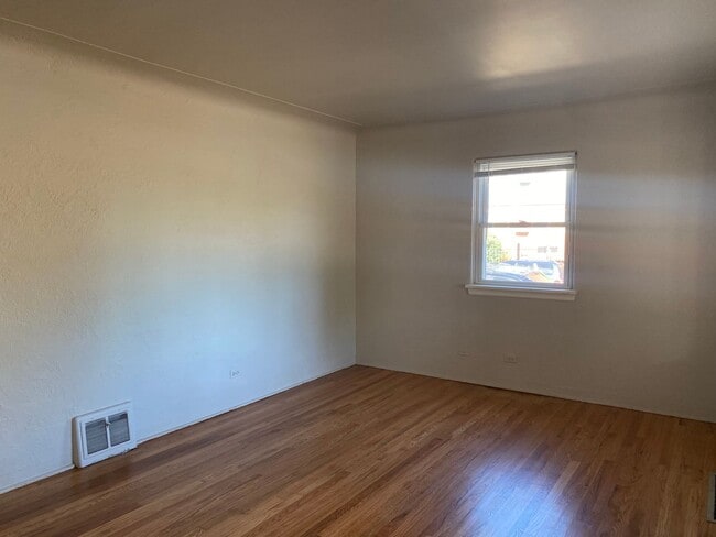 Building Photo - Central Park Home For Rent