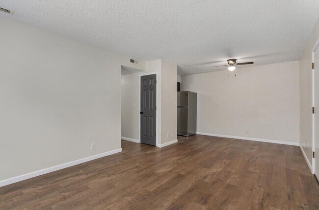 Building Photo - 1221 S Park Ave