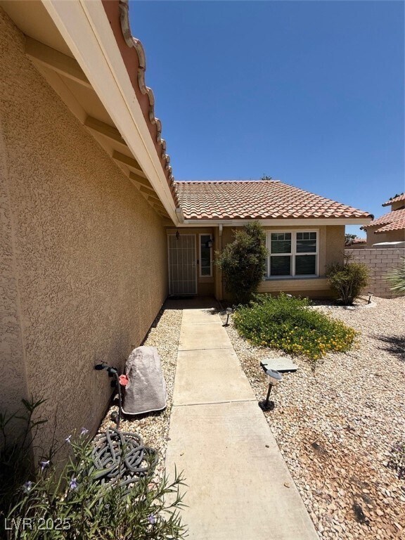 Building Photo - 5734 Indian Ridge Dr