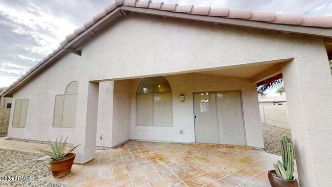 Building Photo - 4445 E Meadow Dr