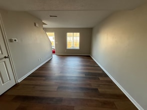 Building Photo - 2 Bedroom Townhome is Covington!