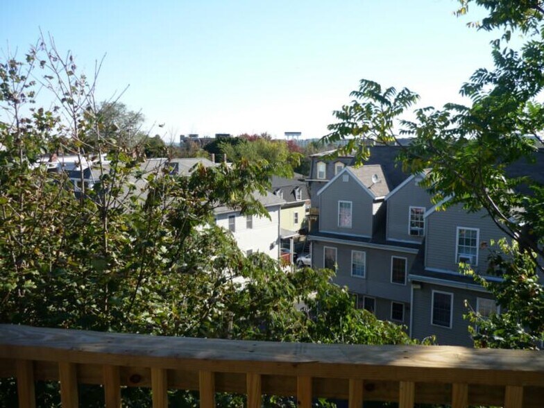 Building Photo - 27 Buttonwood St