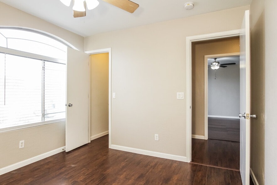 Building Photo - 10637 W Nez Perce St