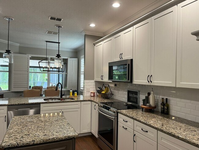 Building Photo - 5 Bedroom 3 Bath Lake Nona Santuary Availa...
