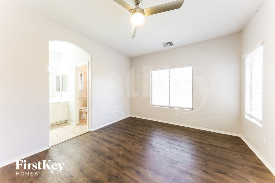 Building Photo - 13030 W Windrose Dr