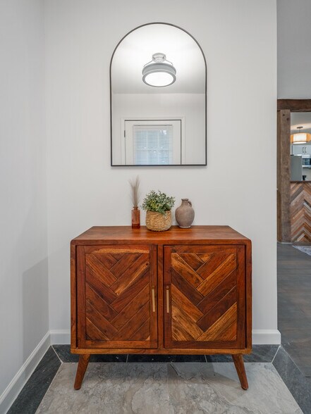 Building Photo - 1464 E 41st St