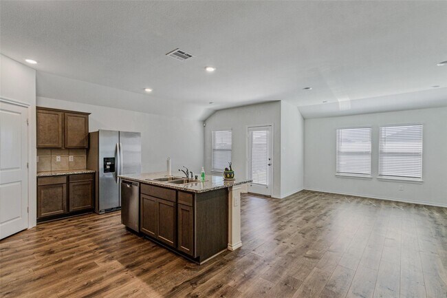 Building Photo - 803 Rustic Way