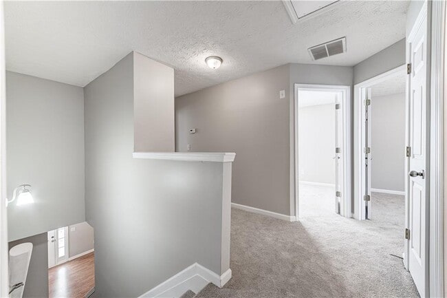 Building Photo - 4768 Sylvan St