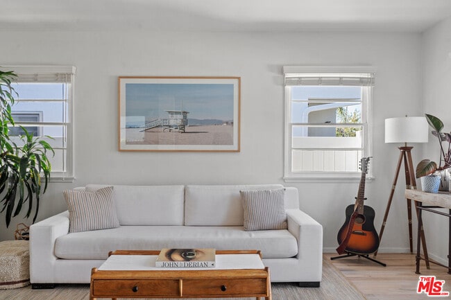 Building Photo - 668 Marr St