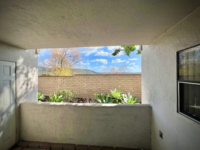 Very quiet private patio - 10341 Azuaga St