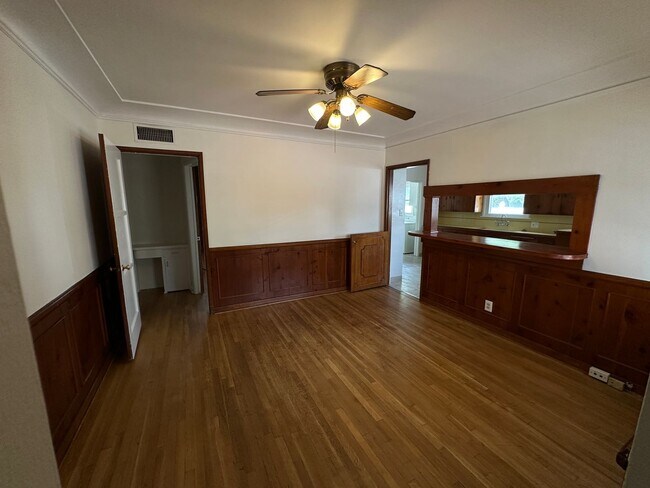 Building Photo - 3 Bed, 2 Bath Home in Lake Balboa