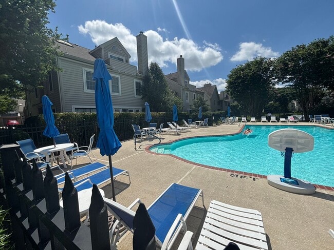 Building Photo - Charming 2 Bedroom 2 Bathroom Condo Locate...