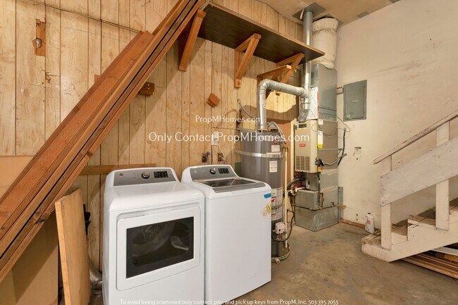 Building Photo - Charming Portland Retreat: Spacious Home w...