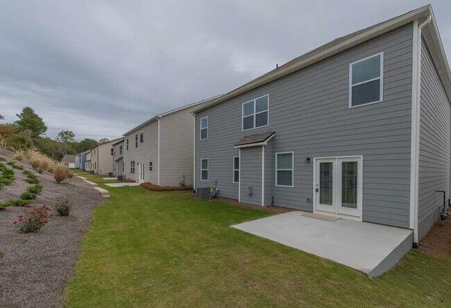 Building Photo - 123 Wayside Terrace