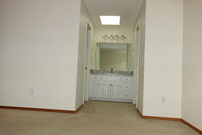 Building Photo - 15645 SW Bulrush Ln