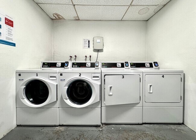 Building Photo - 50-58 Walnut Street Unit 14