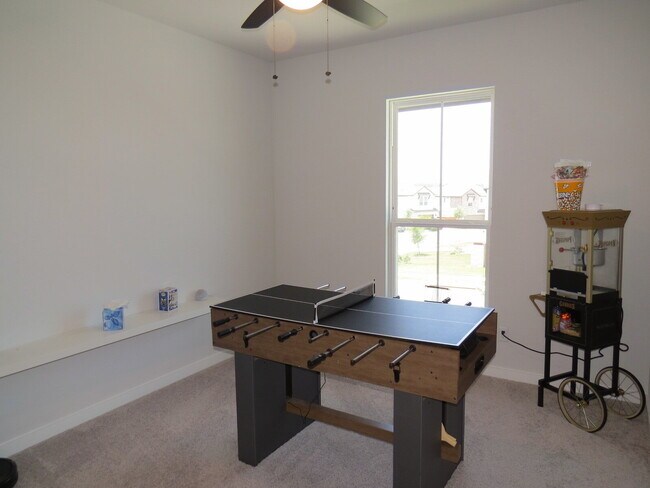 Building Photo - 404 Lariat Lp