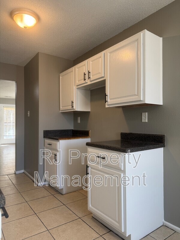 Building Photo - 4817 Royal Run Dr