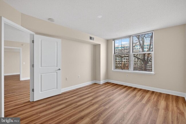 Building Photo - 11800 Sunset Hills Rd