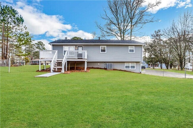 Building Photo - 4952 Pebblebrook Dr