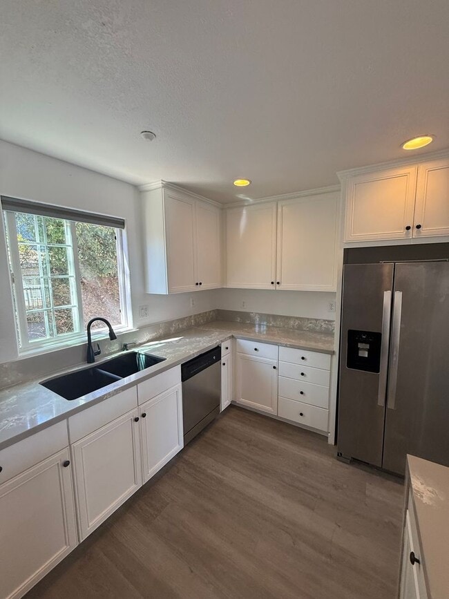 Building Photo - 5084 Guava Ave