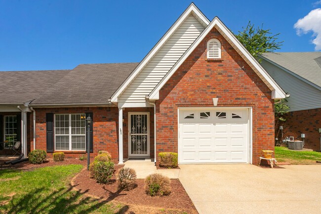 Building Photo - Lovely Townhome in Murfreesboro!