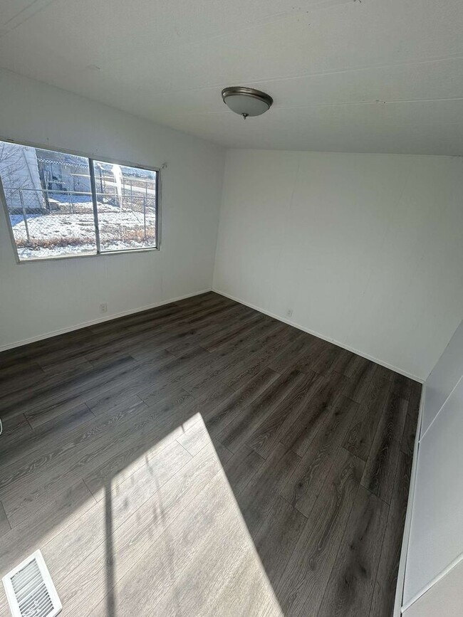 Building Photo - Convenient lifestyle Home