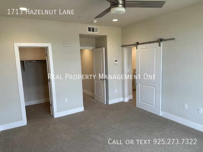 Building Photo - 1713 Hazelnut Ln