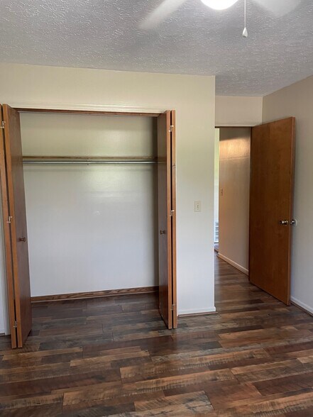 Front Bedroom - 5459 Hebbardsville Rd