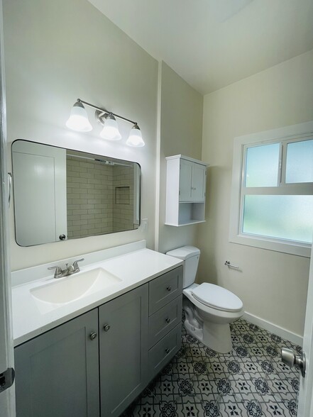 Building Photo - 1208 S St Andrews Pl