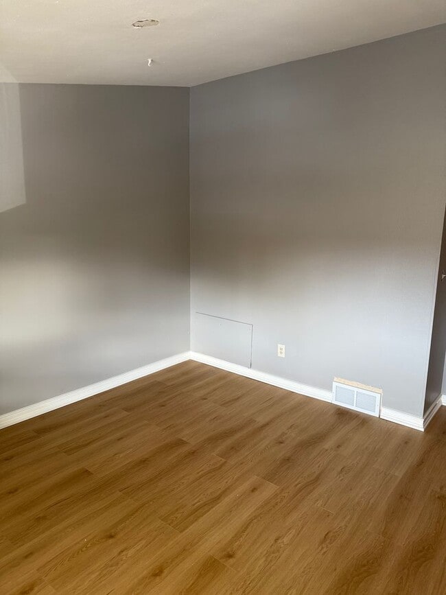 Building Photo - 3 Bed/1.5 Bath Condo for Rent!!