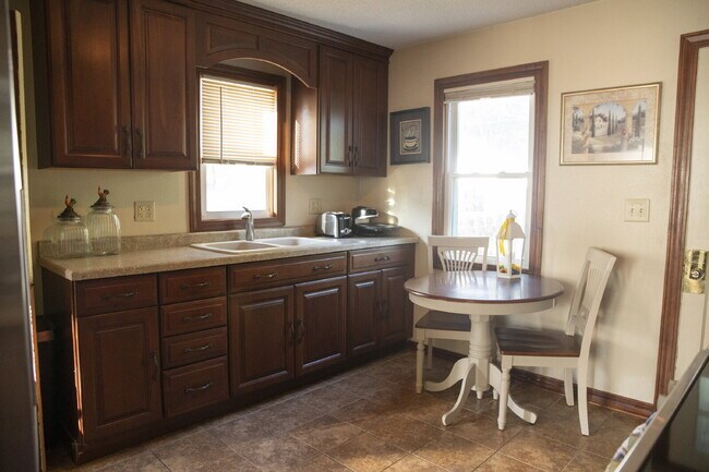 Building Photo - Beautifully Renovated 4-Bedroom Home with Fenced Backyard!