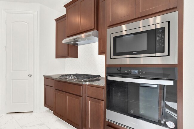 Building Photo - 2414 Thavie St