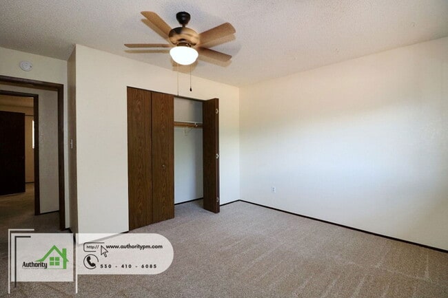 Building Photo - 160 Woodcliff Dr