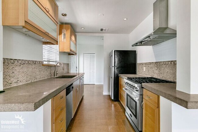 Building Photo - Charming 2Bdm 2Ba Home with Modern ADU in Uptown Phoenix!