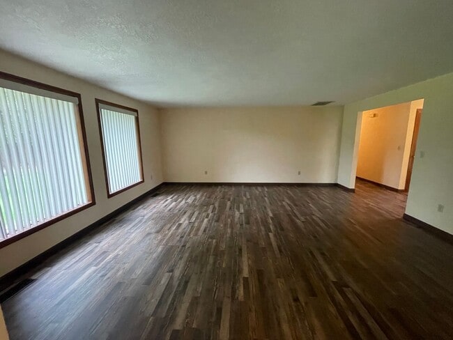 Building Photo - $300 OFF 1st Month's RENT!!  - Desirable E...