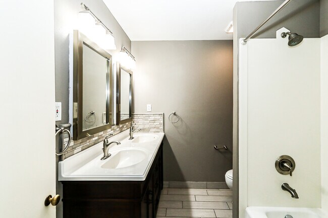 Building Photo - 2517 33rd St