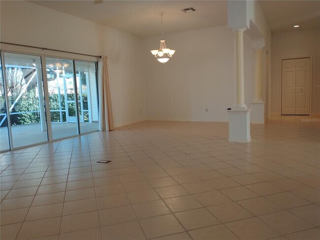 Building Photo - 1233 Oak Forest Dr